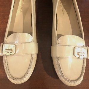 COLE HAAN Tali Lock Beige Patent Leather Driving Mocs 10AA Loafer Gold Trim